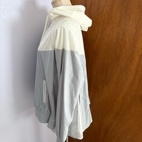 NIKE x SACAI sz M Gray White Pleated Back Windrunner Jacket 716917 Full Zip - Picture 6 of 16